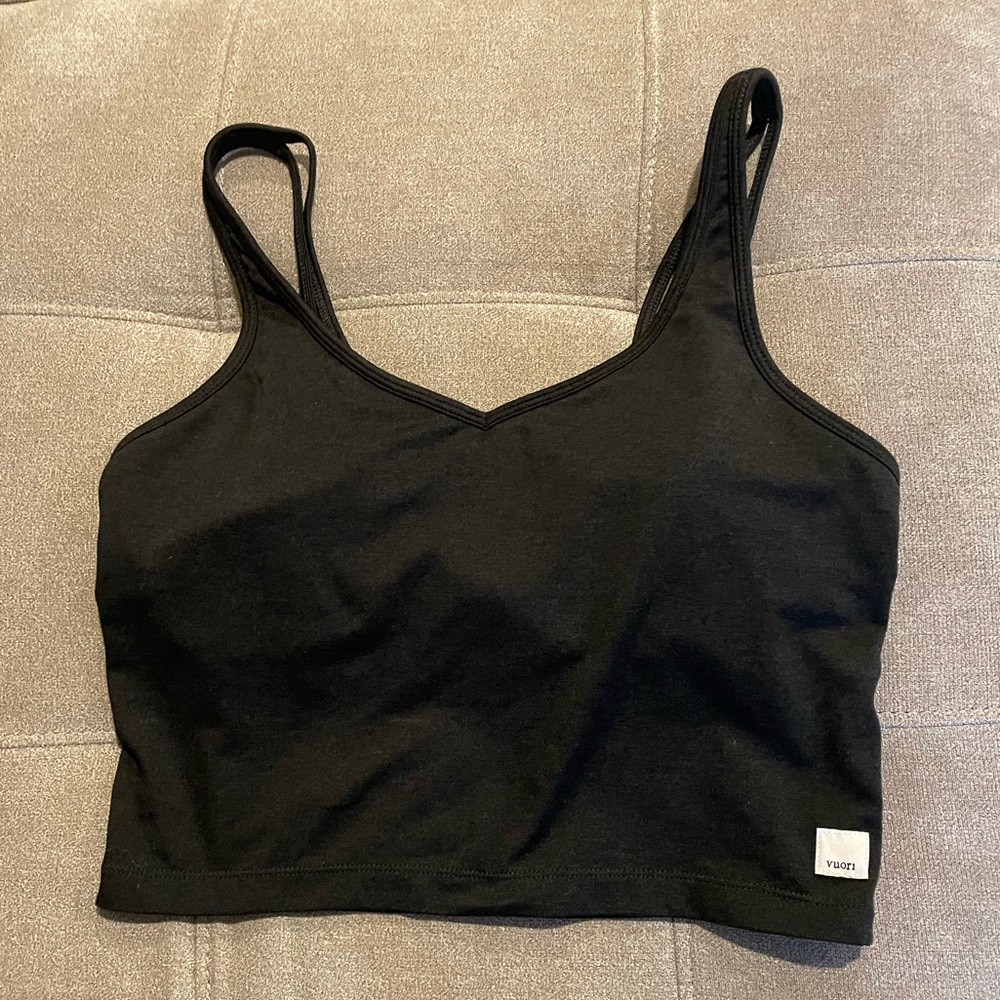Vuori built in bra crop tank
